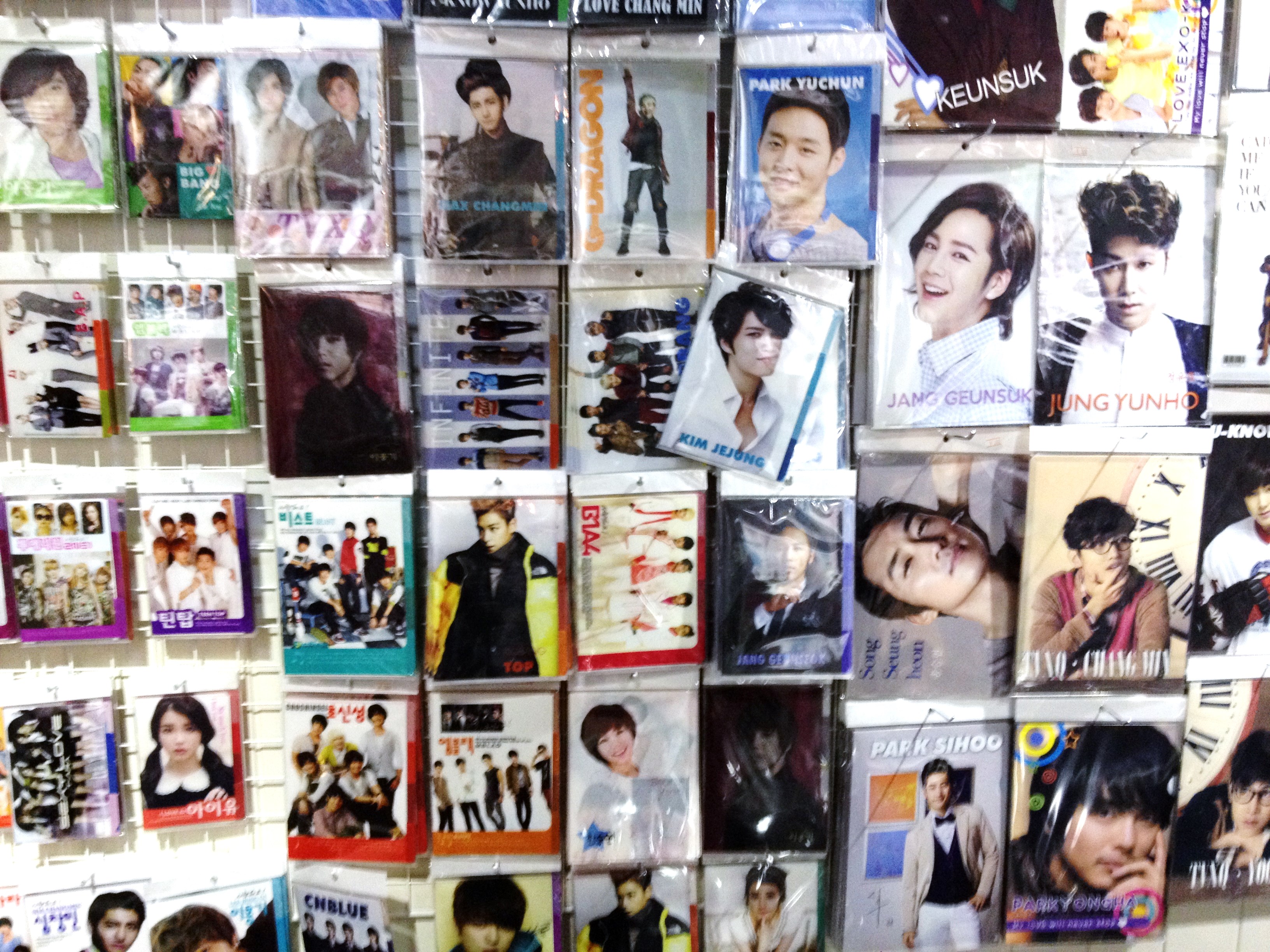 新大久保案内 コレ どうやって使うの 韓流グッズを検証と フォーシーズン 開店の件 新大久保の歩き方 バーチャル版